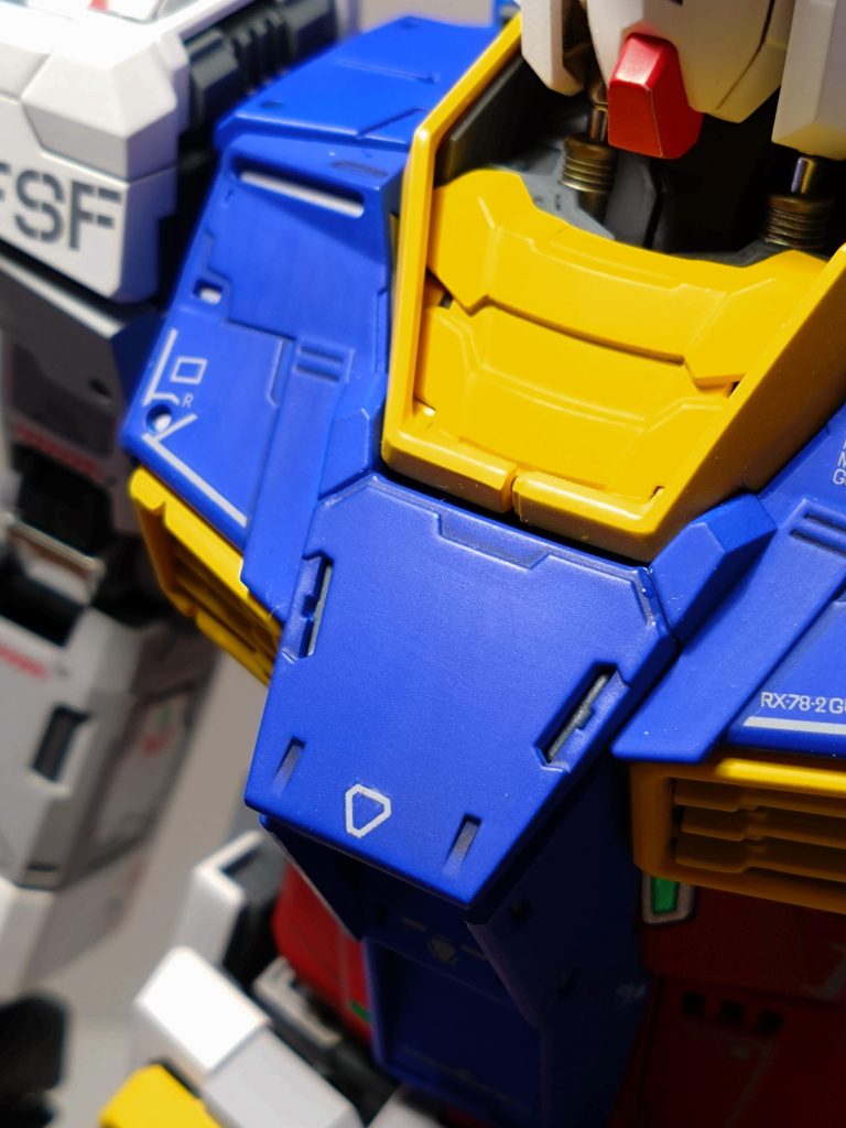 ブルーはインディゴブルーに白を混ぜたもの、混ぜないもので、濃淡つけました