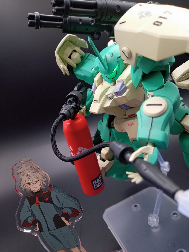 目はクリアランナーをカットしたのを入れてライトで光るようにしています。