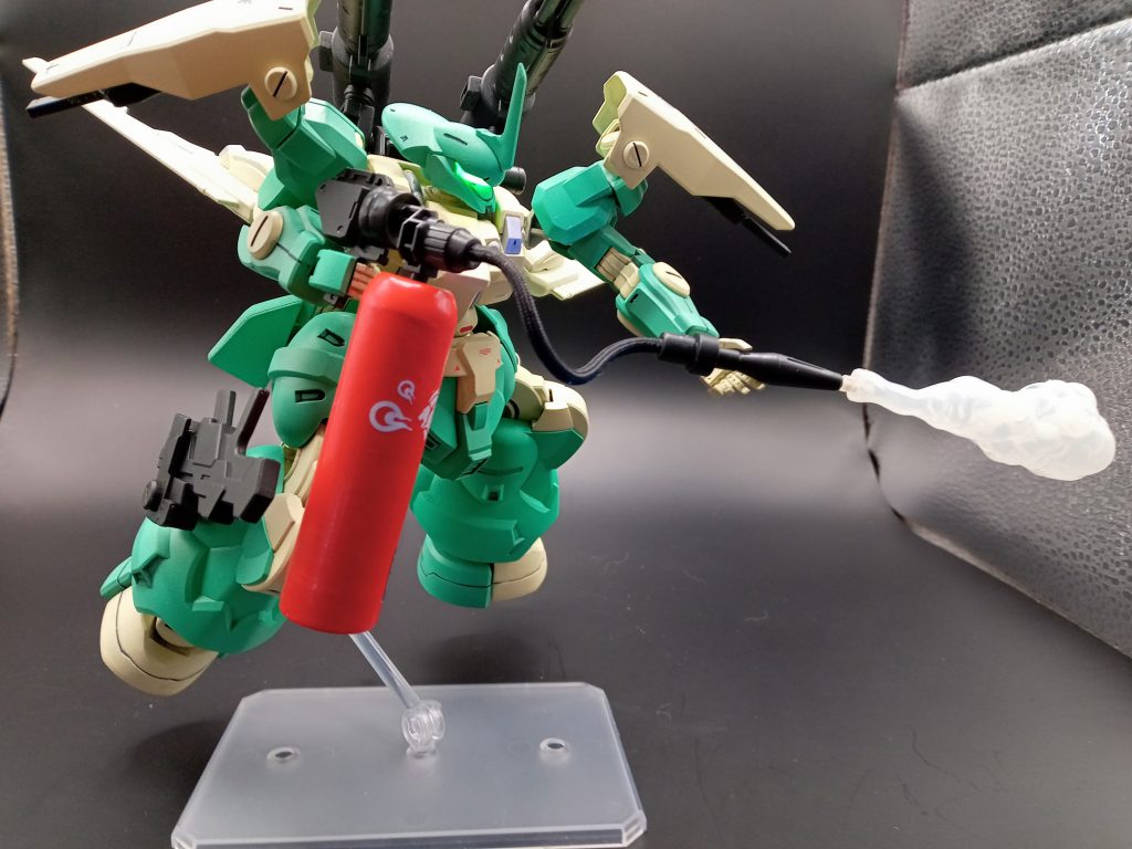 ちょうど良いエフェクトパーツがあったのでつけてみました。塗料の希釈率が濃すぎたようで塗装がけっこう荒くなってしまいました。