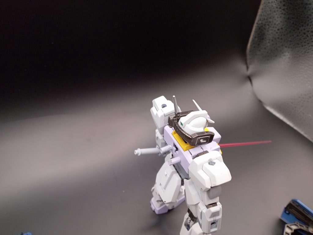 肩はネオジム磁石では保持力が無かったので穴と軸で接続するようにしました。