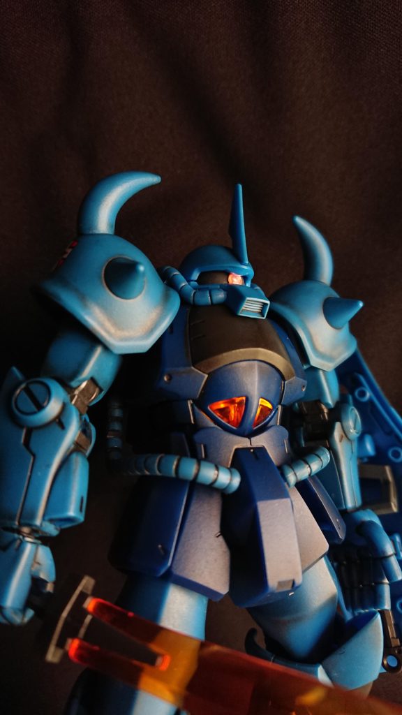 グフ登場は、その立ち姿だけで強敵の出現を予感させるものでした。グフの強そうな感じ、ランバ・ラルの漢としての強さみたいなものを表現したかった。少しでも皆さんに伝われば嬉しいです。