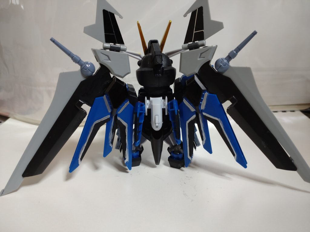 背面ストライクノワールのパーツが上手いこと着きそうだったので接着、バランスは良さげですよね(*´ω`*)