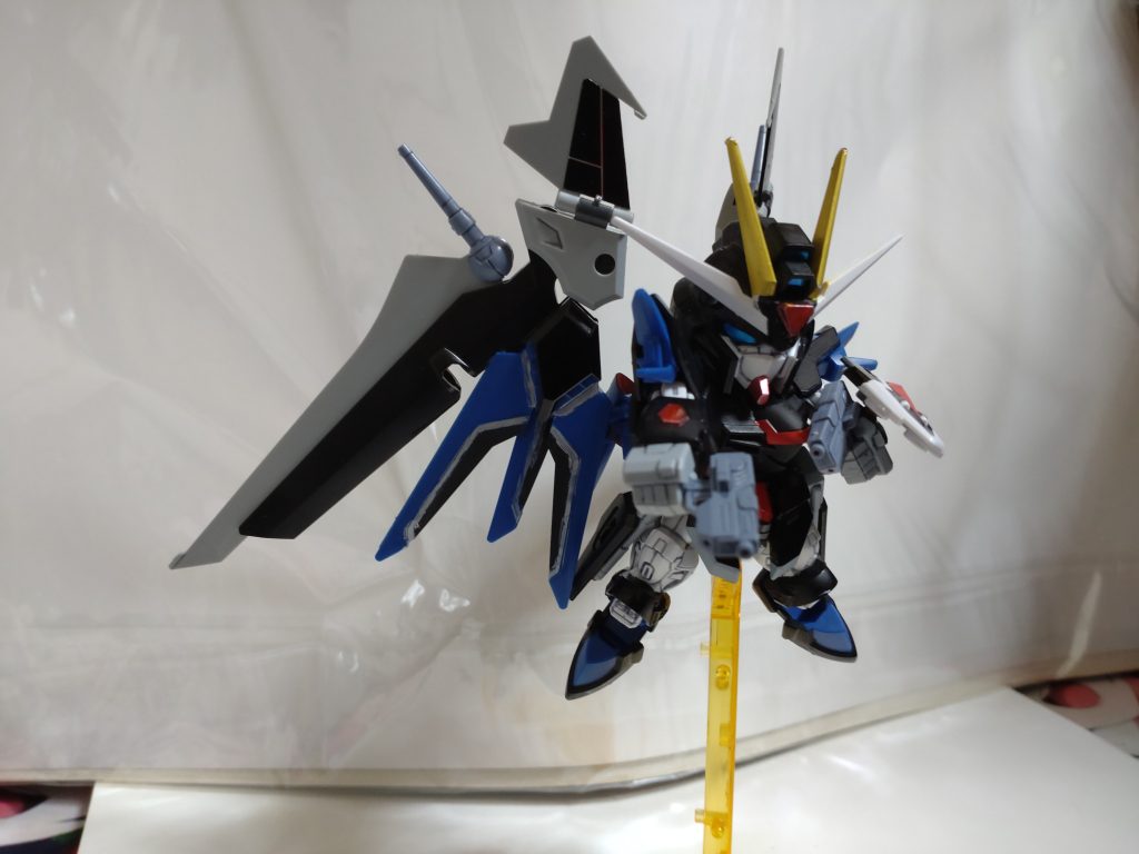 ストライクノワールといえばこのポーズ!!なんとか頑張って取らせてみました見えますか?