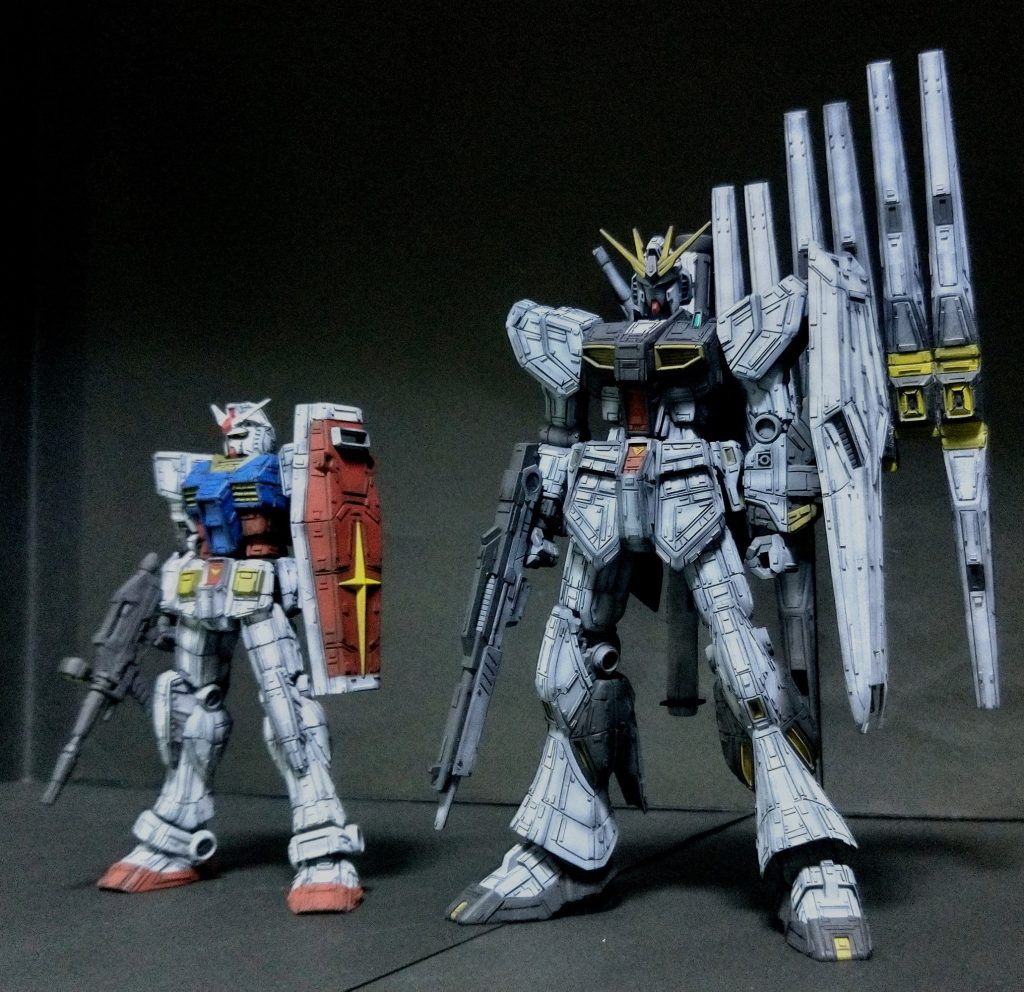 前に製作したEGガンダムとの比較！やはりνガンダムはでかい‼️