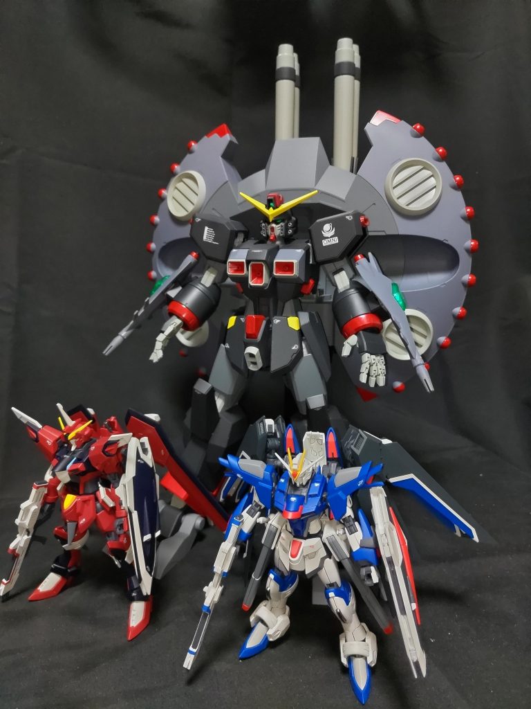 HGライジングフリーダムガンダムとイモータルジャスティスガンダムと比較