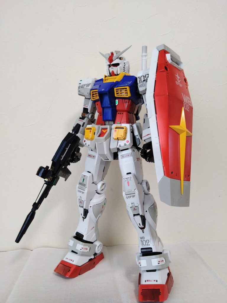 立ちポーズ　左