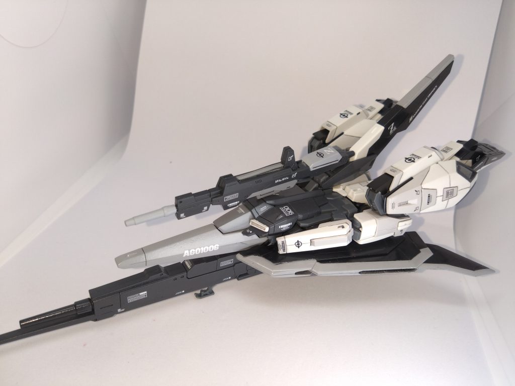 ウェイブライダーはつや消しする前です。つや消しスプレーしてから変形させる勇気はありませんでした