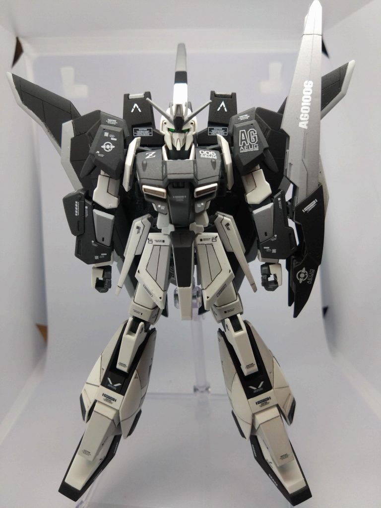 正面から。デカールは公式のが手に入らず輸入品を初めて使いました。小さいデカールはことごとく失敗しましたので判り易いのしか使ってません。