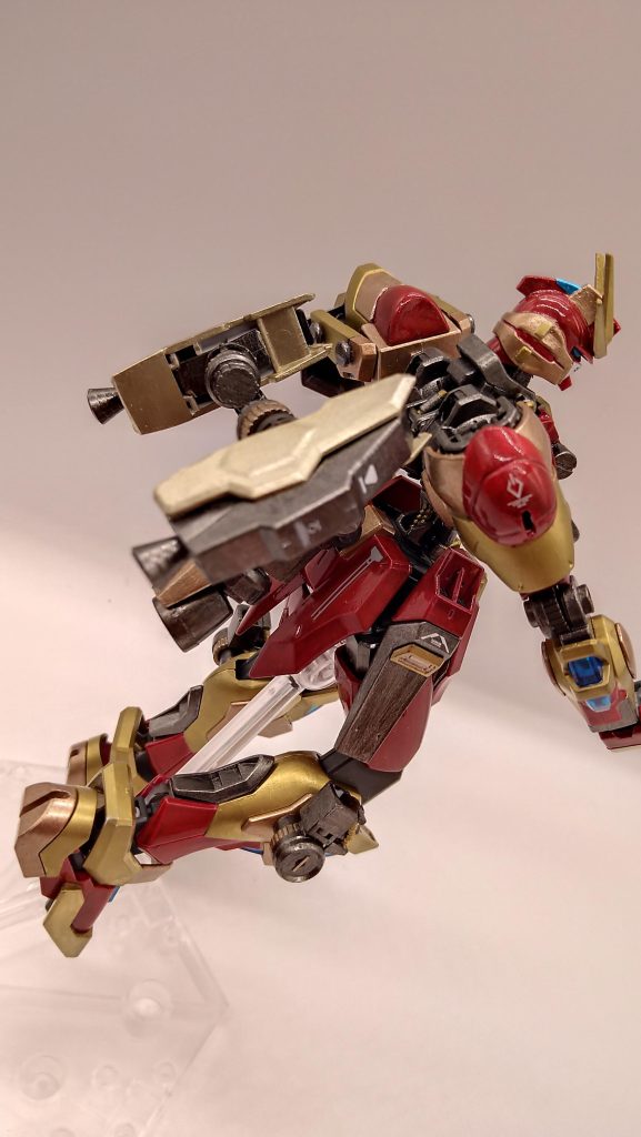 バックパックを外すと腰のバーニアが背中まで可動できます。