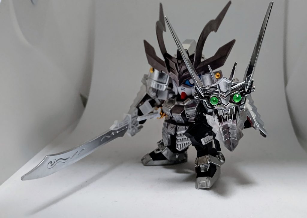 角飾りと楯は戦国アストレイから。大太刀は三国伝の百式から。 