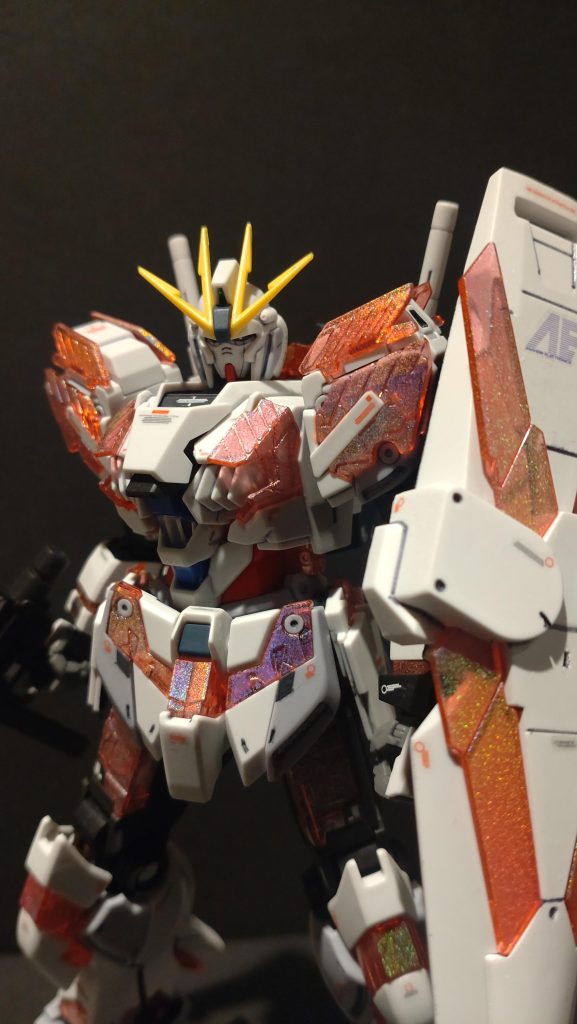 サイコフレームが発光してるように見えるように輝いてくれます！