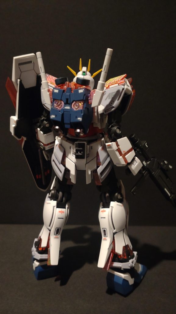 シールド裏の穴埋めやデカール貼り頑張りました