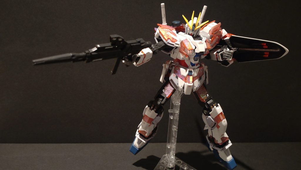 本体は艶消しトップコート、サイコフレームは光沢トップコートです