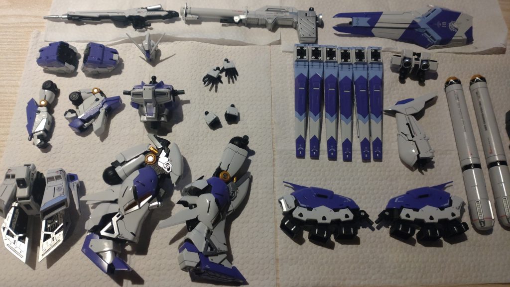 完成直前のワクワク。カメラを通すと青っぽい。