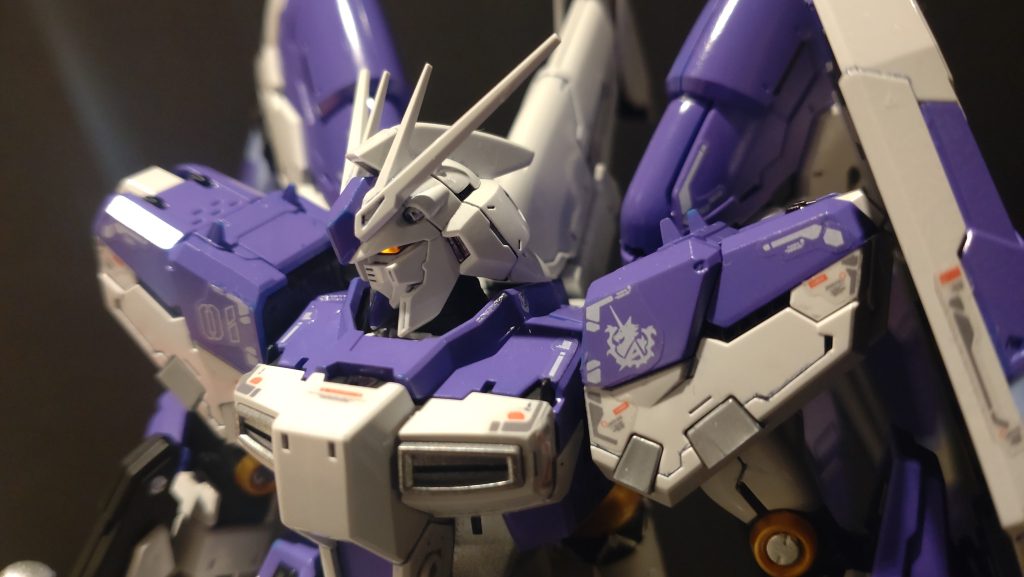 ガンダムマーカーなので、拡大すると一部塗装が剥がれてしまってますが、結構気に入ってます!