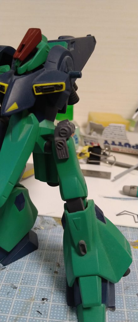 腰部アーマーを脱着出来るようにジョイントパーツを自作