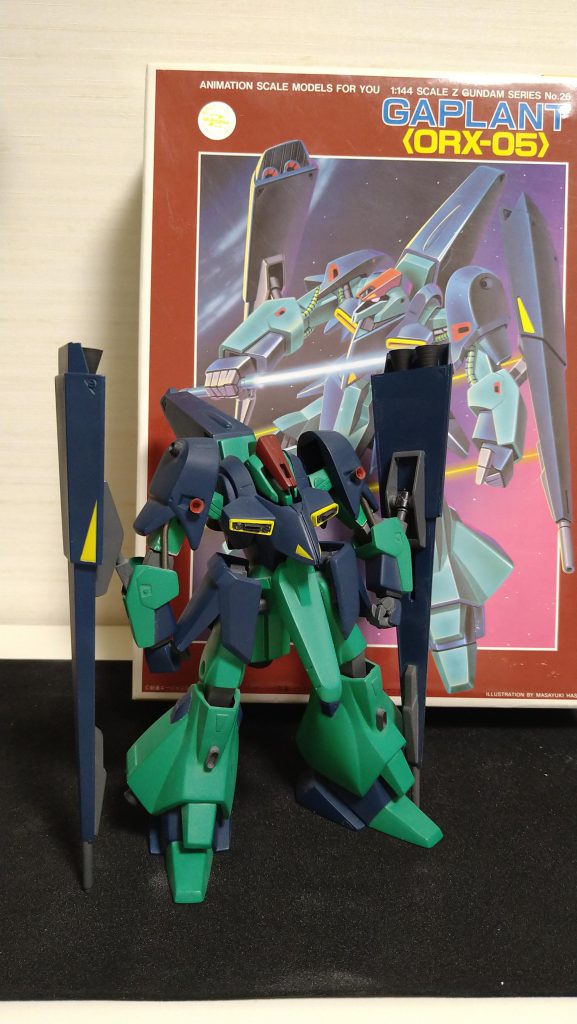 所々加工しています。当時はHGUCシリーズが出始めていたので、それをイメージして作っていました。バーニア・スラスターを追加しています。色々粗さはあります、ご容赦下さいm(_ _)m制作工程はありませんが、加工箇所をいくつか載せています。