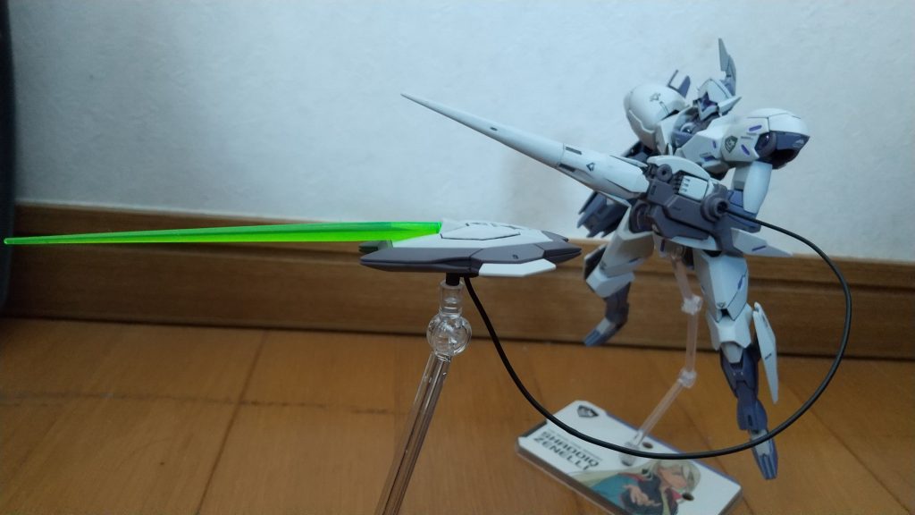 ジャベリンブレイザーのシールド部分も射出できます。シールド横の羽根みたいなパーツは展開できます。シールド部分はミカエリスの元のシールドとほぼ同じ形状っぽいので、ミカエリスのサーベルがそのまま付きます。