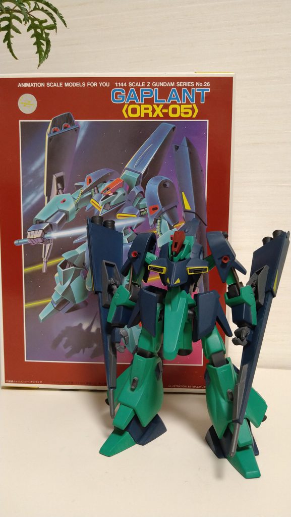 20年ほど前に制作したもので、箱に眠っていたものを引っ張り出しました。細かいパーツが取れていたので補修。あちらこちら塗装剥げがありますが投稿させていただきました。