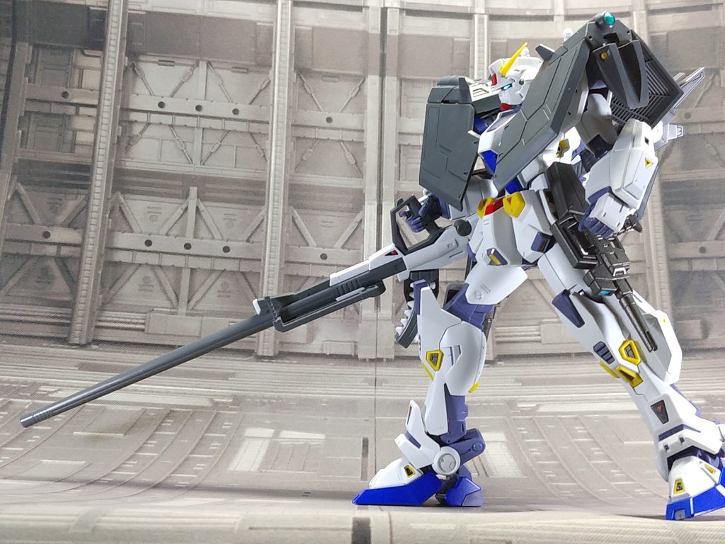 初登場時に装備したR＋Ｌタイプ。本来、腰に装備しているビームピストルはHタイプの物ですが1丁しか手元にないので、F90のビームライフルを改造してビームピストルを製作しました。