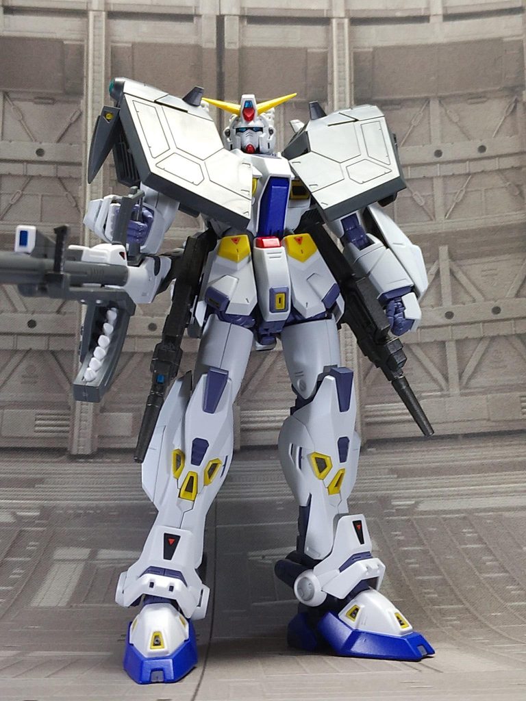 Rタイプのアーマーが干渉して可動が制限されてしまうのでロングライフルを水平に構えるのが難しいです。