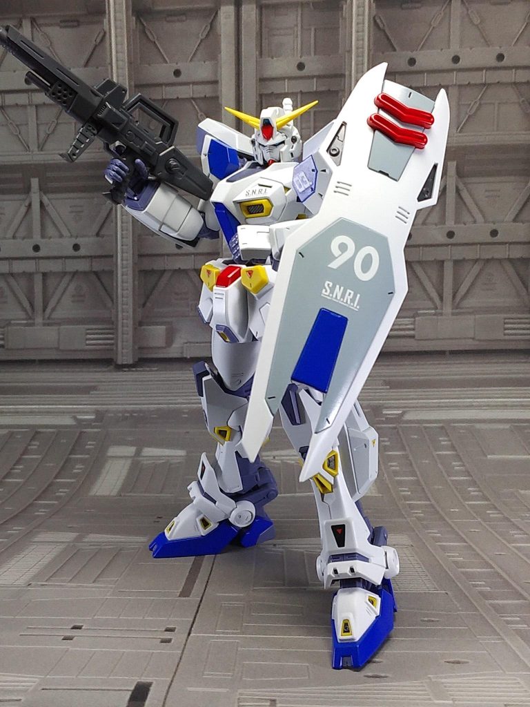 シールドは配色が不明なのでオリジナルのカラーリングで塗装しました。