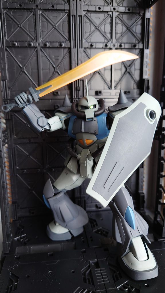 シールドはちょっとプラ板貼っただけ。ヒートサーベルは無加工