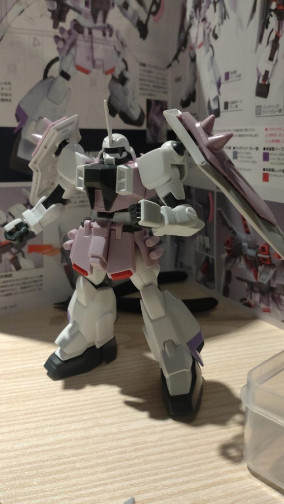 基のキットはブレイズザクウォーリアのレイ専用機を使用しています