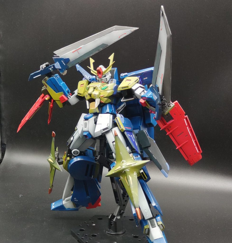 特徴的な武装であるミノフスキー・ザンバーはプラ板をベースに作成。