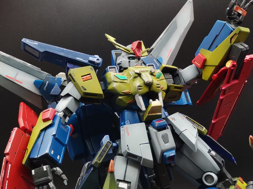 トライゼータの特徴的なライオンの胴体は、主にエポキシパテをベースに制作。頭部フェイスパーツも自作し、ゲーム版の印象に近付けています。