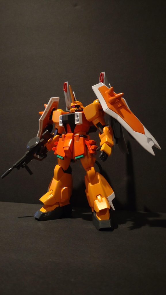 濃いオレンジはガンダムマーカーのレッドを下地に上から調色オレンジを吹きかけてます。（侵食を逆手に取って成功しました）