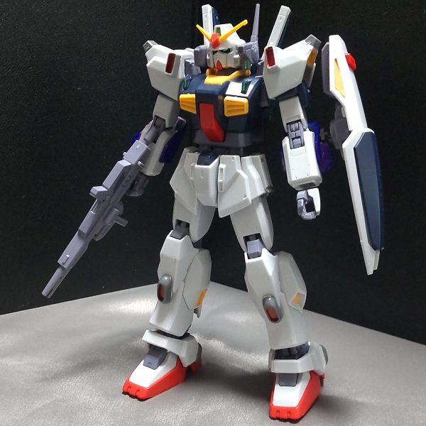 Zガンダムの再放送を観て、無性にガンダムmk2（エゥーゴ）が欲しくなったので、作ってみましたが、これだけで終わるのは物足りないので、オプション装備を作ろうと、メガライダーっぽいのを作ることにしてみました。 ※mk2は「ZガンダムDefine」のマークスクエア風に改造しています。 メガライダーは色々なジャンクを利用してそれっぽく作ってます。 武器はビームキャノンしか無いですが、後2つほどビーム兵器を増設するつもりです。 残りは後方にバーニアやスラスターを取り付ければ、形が出来るのでじっくりやっていこうかと思います。（2枚目）