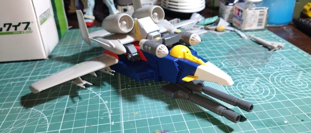 使ったキットはハセガワの1/72サンダーボルト2を使用して積みプラにあったGファイターとサンダーボルト2でこれ面白いMSV作れるんじぇねと思いつきで作成しました。