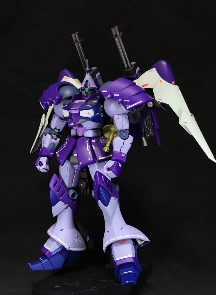 ギャンリバイブ版をベースにギャンスロットのジャンクでお手軽ミキシング、ヴァリュアブルポッドにジンの羽根を小改造で取り付け、部分塗装の簡単フィニッシュで作成してます。頭部横の角は流石に取り付けるのをやめました😓。ヴァリュアブルポッドは、肩アーマー以外はギャンリバイブ版にポン付けできます。