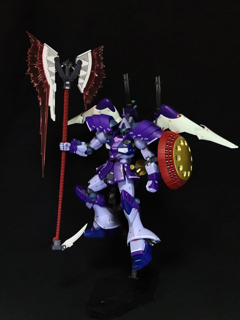 今回のメイン武装のビームアックス。ハッタリが効いてて良いのではないでしょうか？ギャンバルカン作成のつぶやきにコメントを頂き、何かハッタリが効くものを装備させたいということでMGのモノをチョイス、というかHGでは無いんですよね😃。