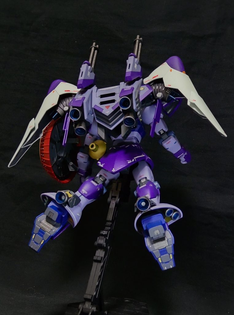 脚部にバーニアを追加、高機動型としてます。Seedのモビルスーツぽい。