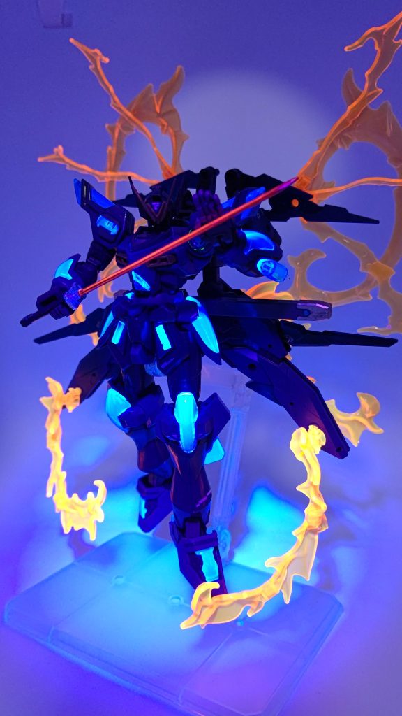 もちろんこちらも発光します。
