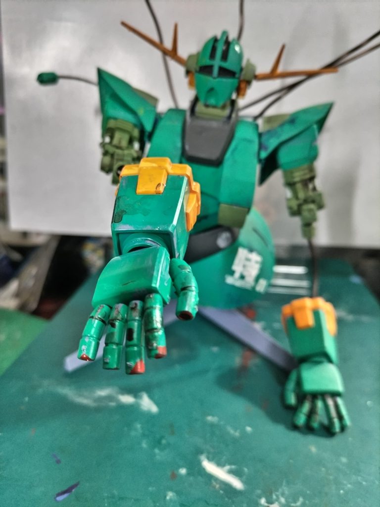 ボディカラーが緑なのは、誰かのパーソナルカラーではなく、フラナガン機関での研究の結果、サイコミュを妨げにくい素材の色そのままなのではないかという妄想。