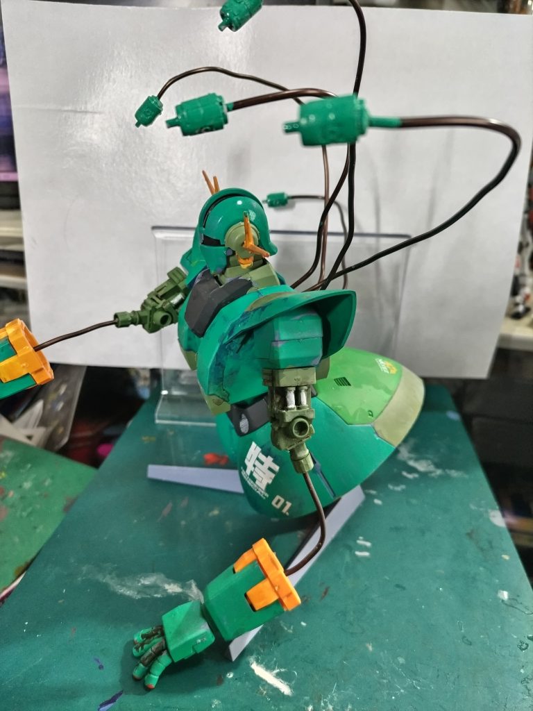 側面。背部から生えてるのが「近接防御システム」