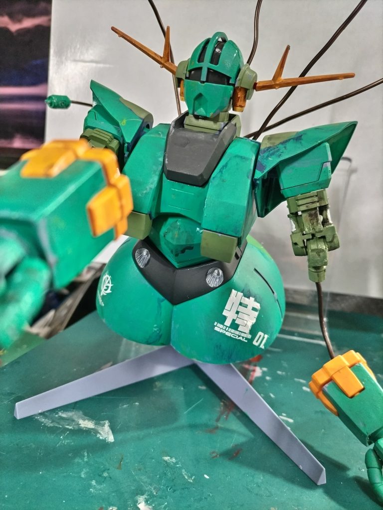 スペシャルユニット(ニュータイプ部隊)一号機、ララァ・スン中尉、でます。