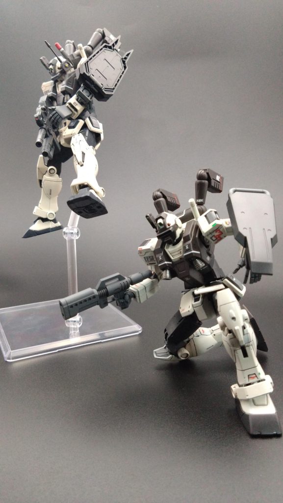 前に作ってたジム・オリジン版とナイトシーカをミキシングしたキットと小隊連携ポーズ