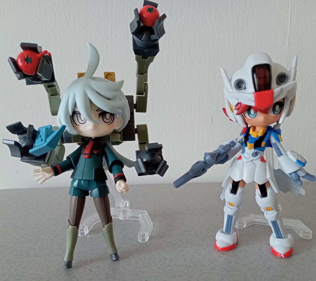 どちらもカワカッコイイモデルですね。並べると、スレッタがミオリネに睨まれてそっぽを向いているように見えて、和みます。(*´ω｀*)