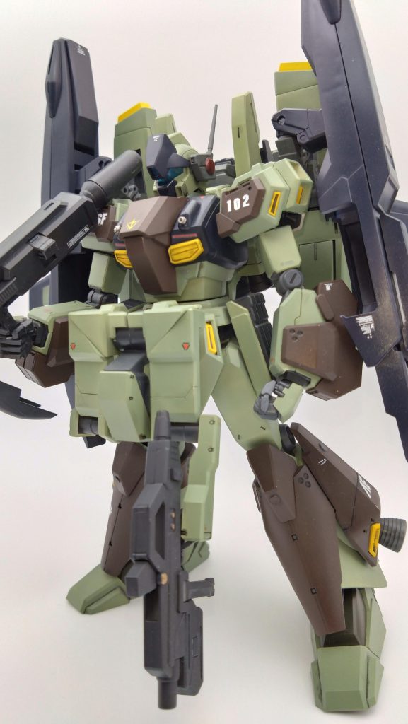 カラーリングはミッドナイトブルーでスタークジェガン追加装甲らレッドブラウンで塗装しました