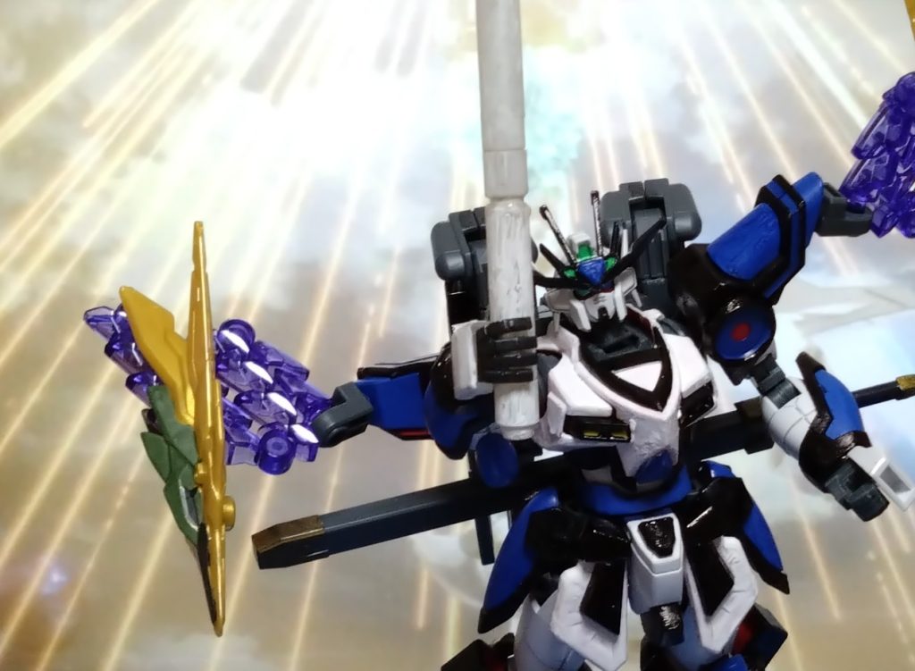 では、ここで自分が考えたオリジナル技を2つ程紹介します。一つはアルティメットビームサーベルの紹介の時に話が出た技。 その名は『ミリアッドショット』アルティメットビームサーベルのビーム部分から無数のビームを放つことで周囲の敵を殲滅する技。威力は高くないが、放つビームの数は数え切れない程。あるロボットアニメに出た戦い方で、攻撃対象のみに攻撃を当て、味方機には当てないといった神技……になるかもしれません。