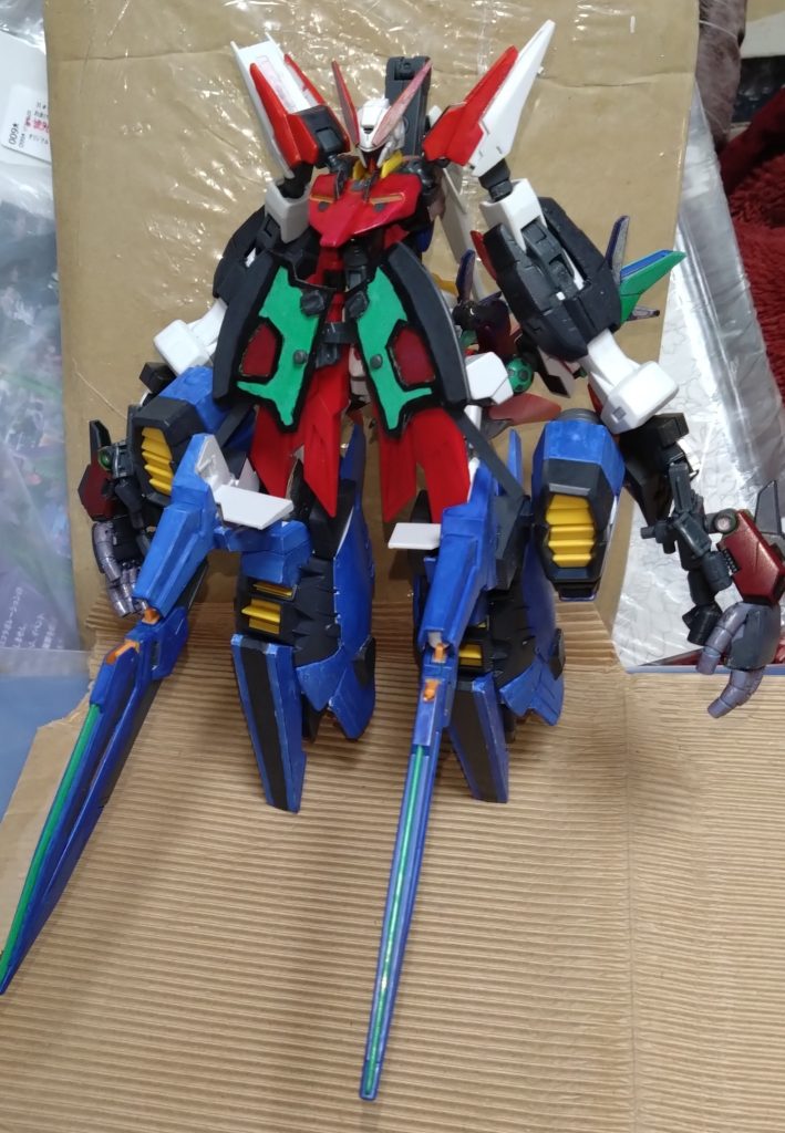 続いては『タイラント』と『イクシード』。『イクシードタイラント』機動力が劣っていたタイラントにも更なる加速を追加。格闘重視であるタイラントリベロの弱点でもある機動力を何とか増幅させようとした結果がこの姿…とも言える形態。驚異的になった機動力で敵を物理等の攻撃で倒すであろう。むろん、リベロファンはもちろん連結しての必殺武器『タイラントソード』の使用は可能。 この形態時での主な武装。リベロファン×2多種装備ハンドガン×2GNソードライフル×2