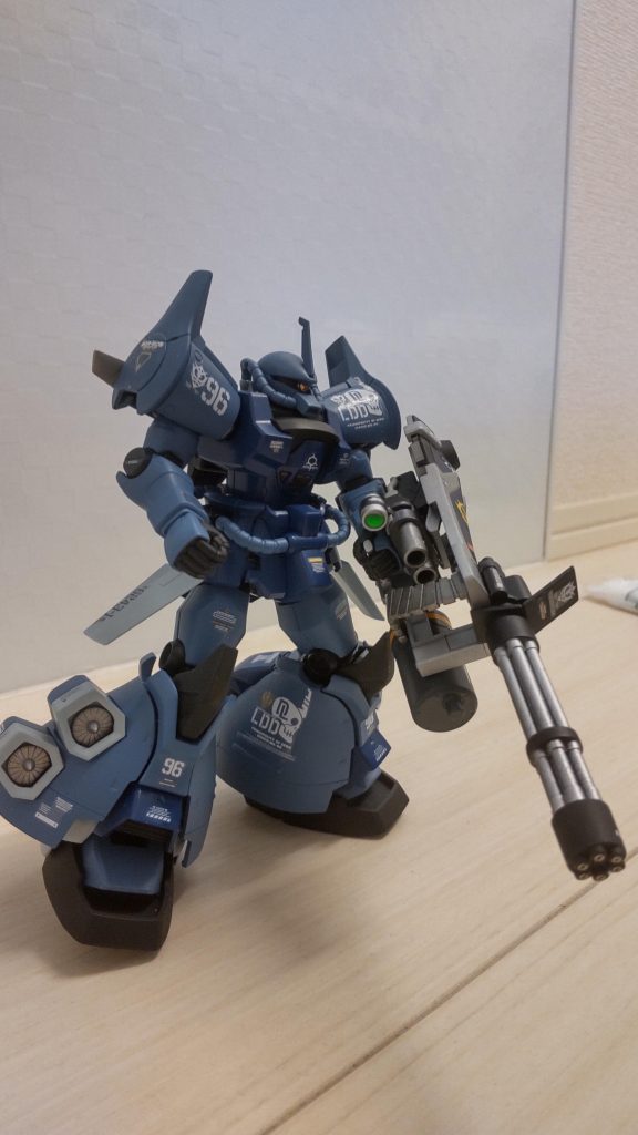 今回メタルパーツはガトリングの銃口だけです。