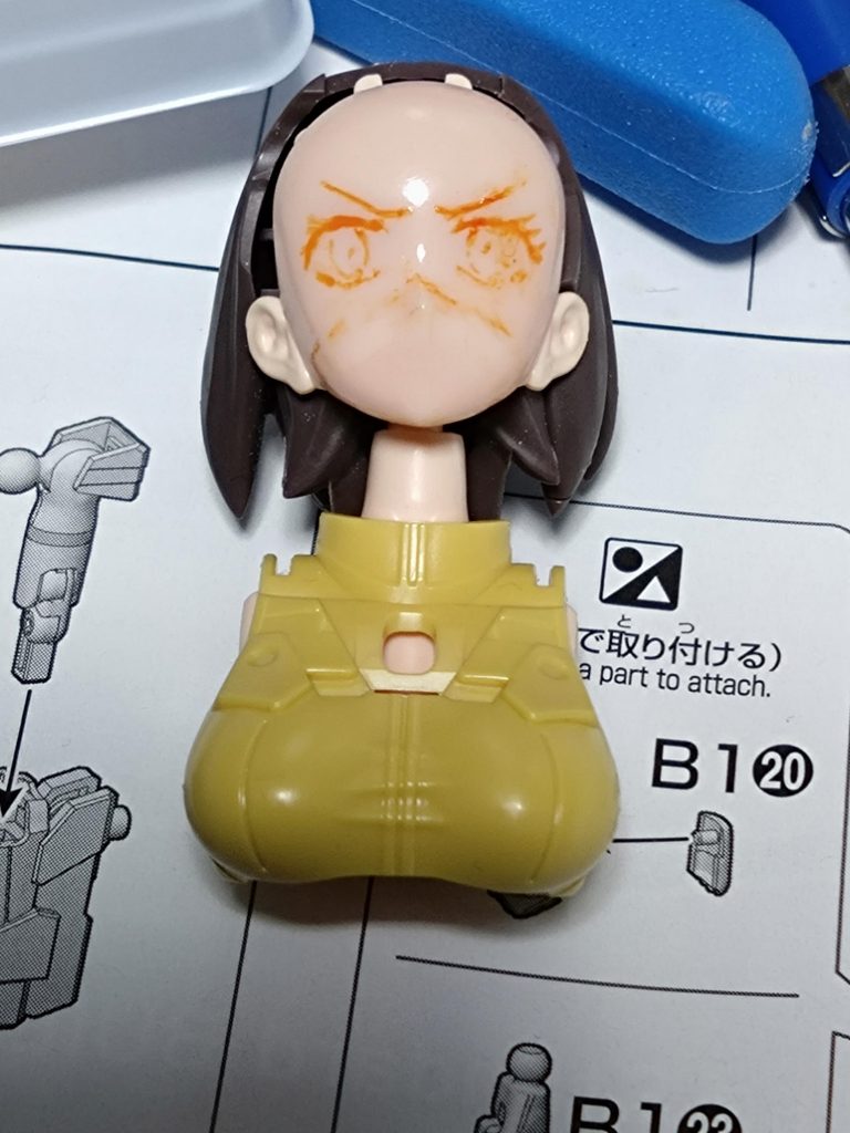 初めは30MSの顔パーツの印刷を消してからエナメル塗料のクリアーオレンジで練習のつもりで描いてみました。上手くできたら製作してみようぐらいの練習からスタートしてます。この段階で行けそうだと思いボディをどうするか考え始めてます。この頃は仮にフミナのボディを使ってますね。