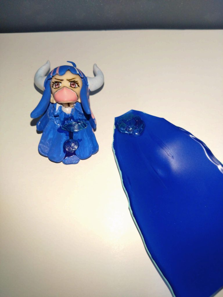 こんな感じで色の濃い部分がパテ盛りした磁石部分です。