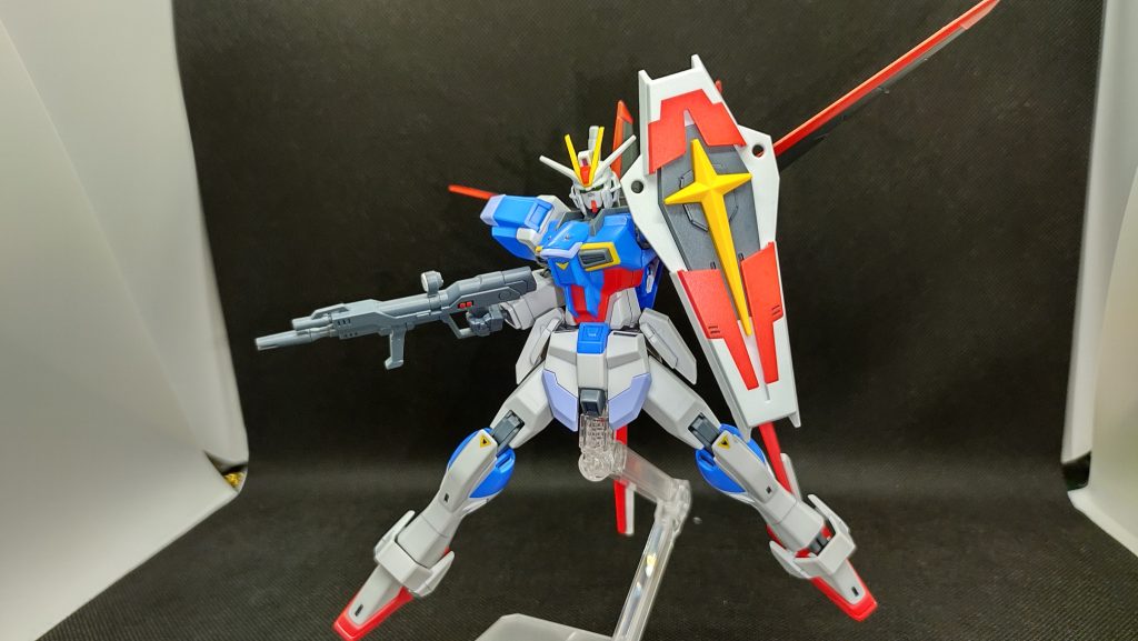 パケ絵再現の合体後キメポーズ。シールドが開く「カシャン」て音を添えて。