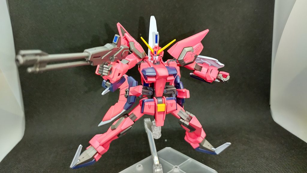 MGパケ絵をイメージした射撃ポーズ。